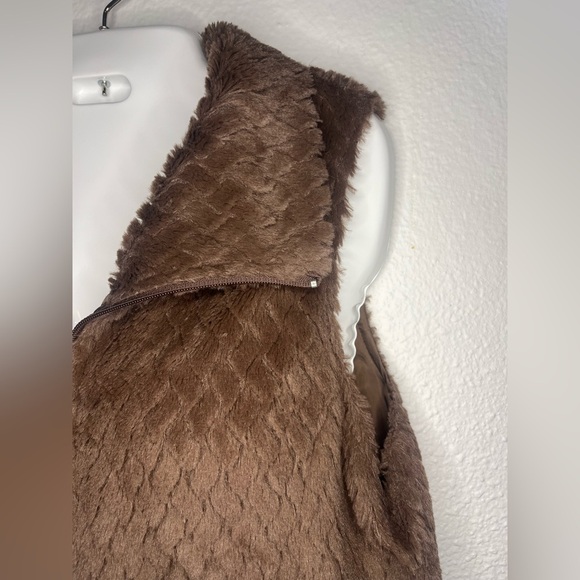 Sport Haley Faux Fur Zip Vest π€ Size M - Picture 4 of 6
